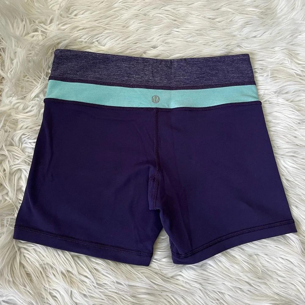 {Lululemon} Reverse Groove Short in Dense Purple / Heathered Angel Blue - Size 4
